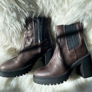 NWOT Free People James leather Chelsea boot 39